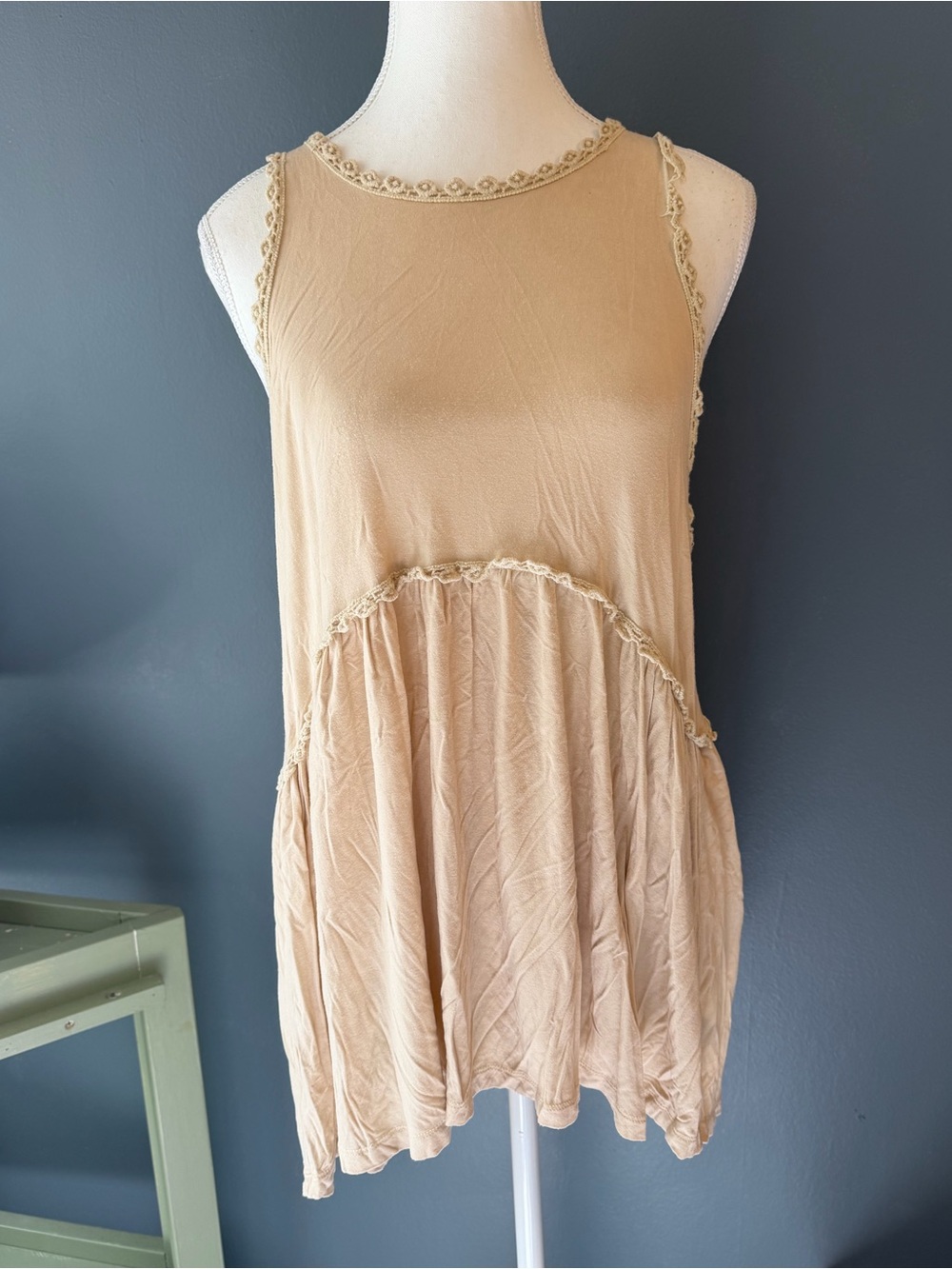POL Beige Lace-Trim Scoop Neck Tank